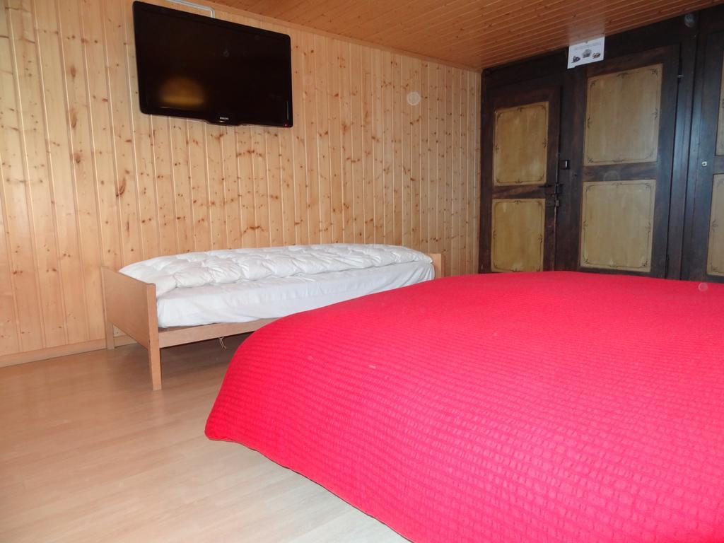 Helvetia Panzió Troistorrents Szoba fotó